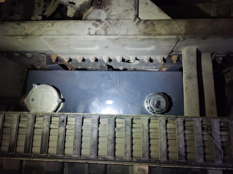 Hinausauton hydr.säiliön vaihto