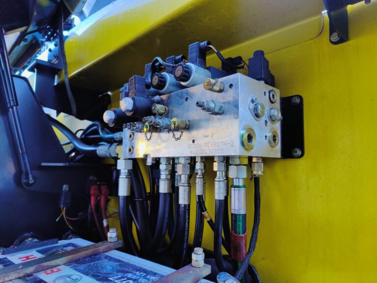 Kuukulkijan öljyvuodon korjausta Hämeenlinnassa