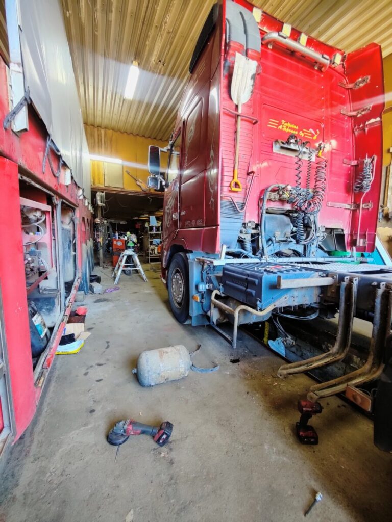 Veturiin samalla ilmasäiliön vaihtoa.