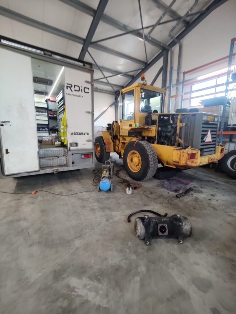 Volvon huoltoa + pientä remonttia